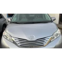 2012 Toyota Sienna XLE - Photo 5