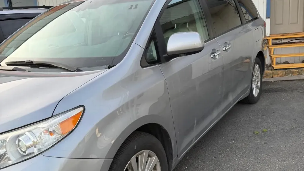 2012 Toyota Sienna XLE - Photo 2